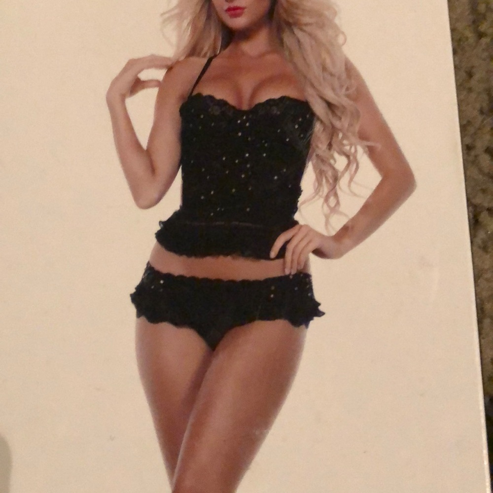 Lingerie - Picture 4 of 5